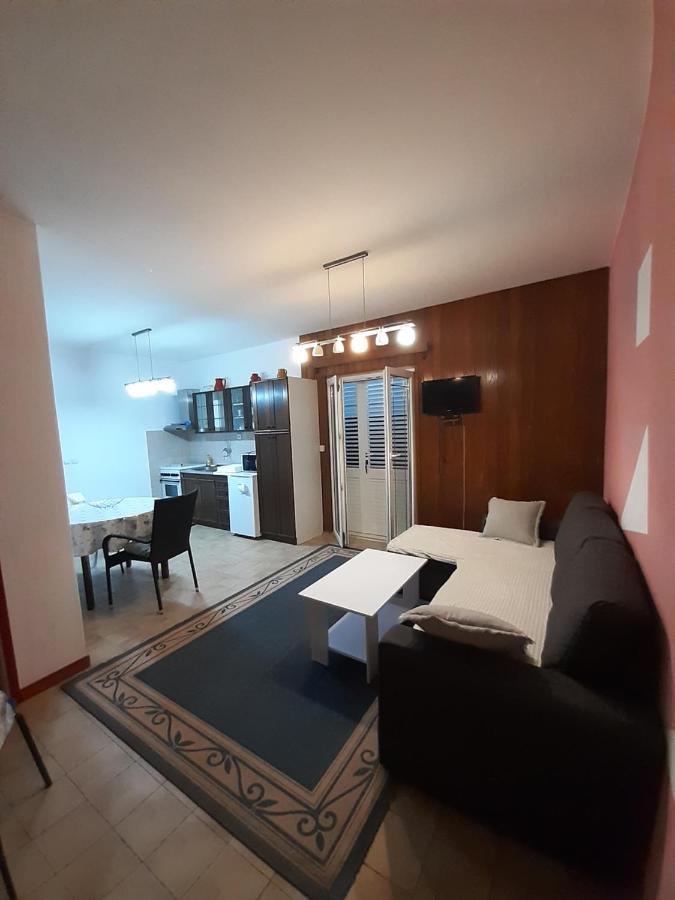 Apartments Cebalo - Ekonomija Korcula Town Bagian luar foto