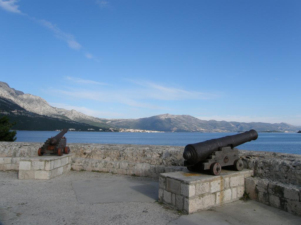 Apartments Cebalo - Ekonomija Korcula Town Bagian luar foto