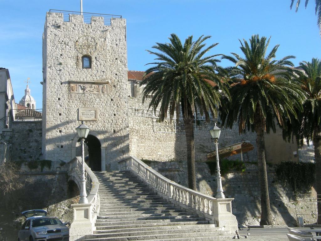 Apartments Cebalo - Ekonomija Korcula Town Bagian luar foto